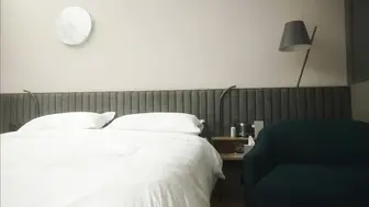 网红主播兼职下海_偷偷拔套操哭妹妹，过程十分惊险刺激！_4K字幕版1